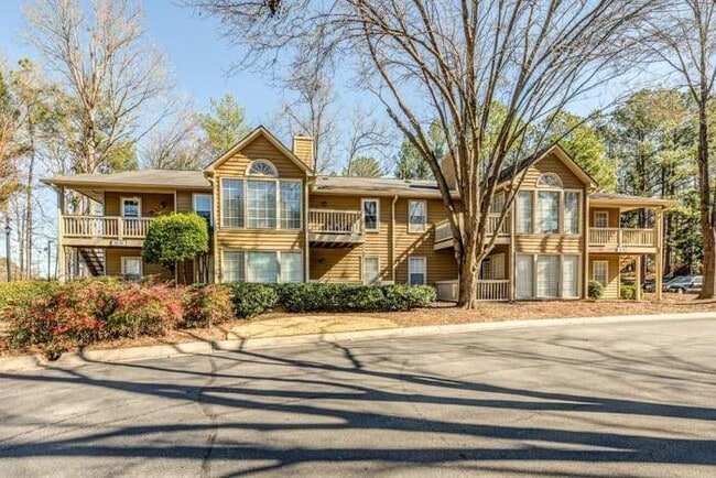 Building Photo - 1001 Country Park Dr SE