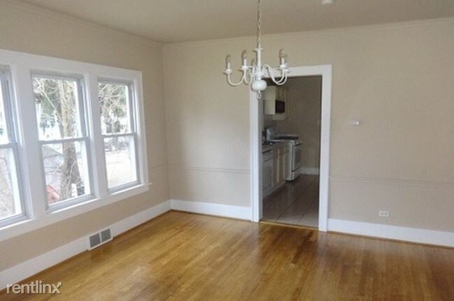 Building Photo - 17616 Oakwood Dr