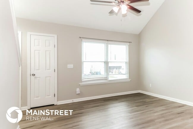 Building Photo - 10418 Pinoak View Dr
