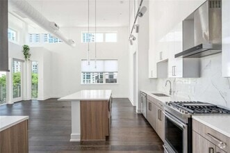 Building Photo - 775 Juniper St NE