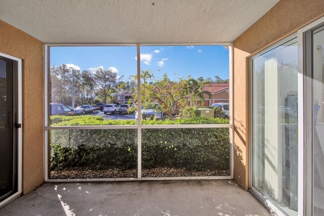 Building Photo - ANNUAL UNFURNISHED 2/2 IN NAPLES!!