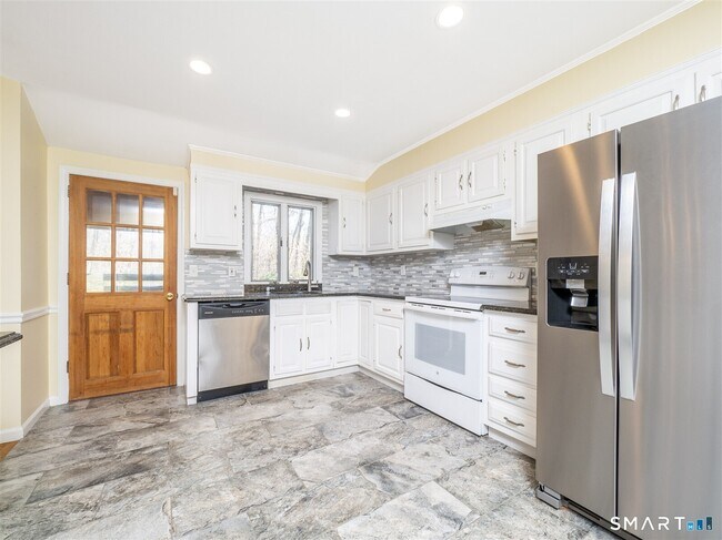 Foto del edificio - 267 Thayer Pond Rd