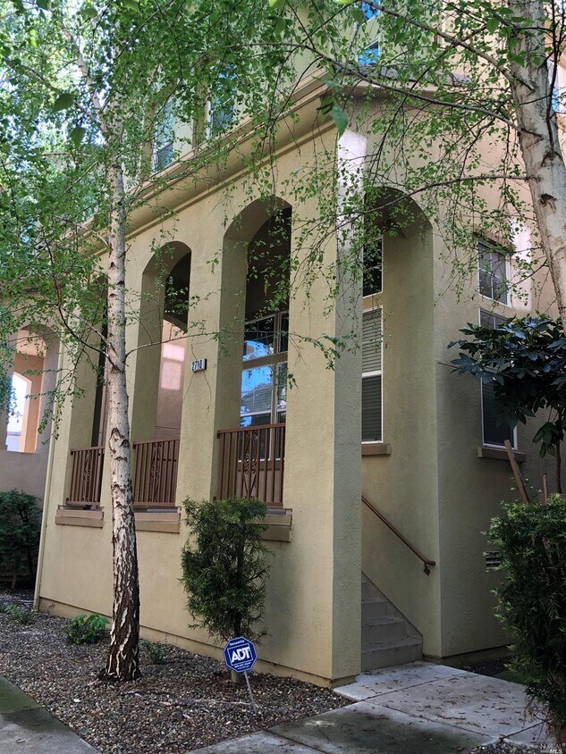 Primary Photo - 2710 A Ln