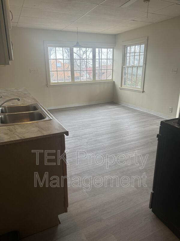 Building Photo - 26 Augustine St