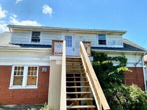 Building Photo - 746 Summit Ave