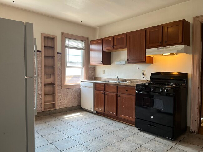 Foto del edificio - 3220 N Oakland Ave