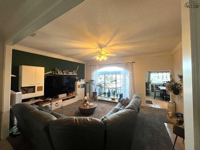 Foto del edificio - 3028 Whitehall Ln