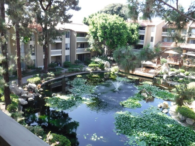 Building Photo - 1855 Diamond St