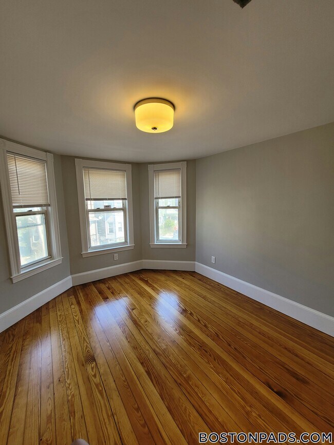 Foto del edificio - 267 E Cottage St