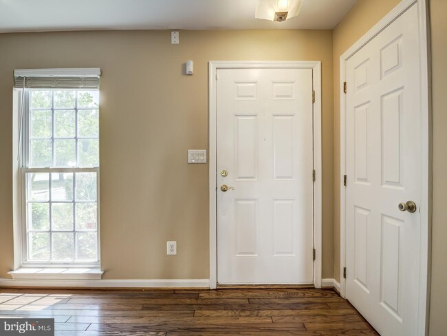 Building Photo - 8854 Benchmark Ln