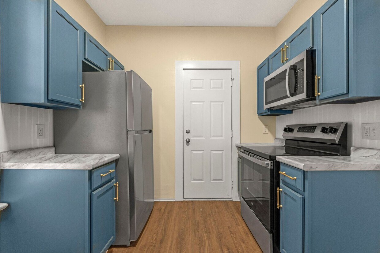 Primary Photo - One bedroom available for a move in right ...