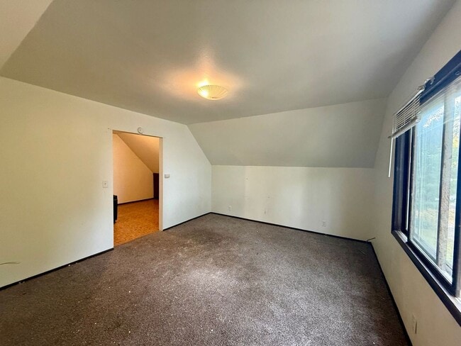 Building Photo - 902 Kickbusch St