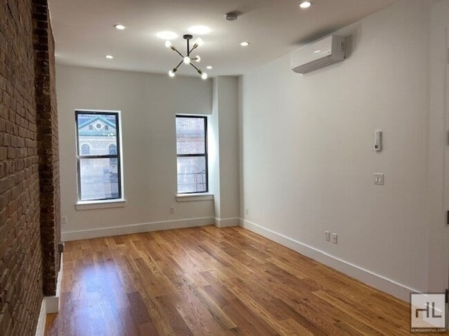 Building Photo - VANDERBILT AVENUE / Renovated 1-Bedroom in...