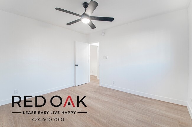 Building Photo - 919 S Lake St