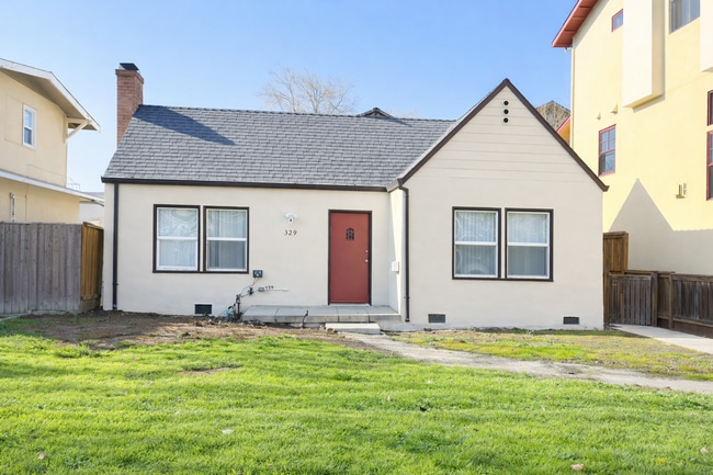 Building Photo - 329 B St