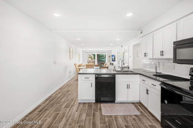 Building Photo - 1318 S Miramar Ave