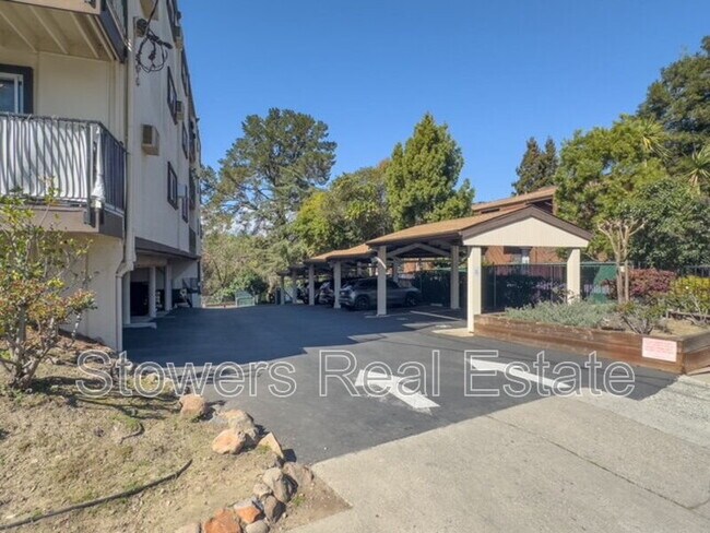 Foto del edificio - 1743 Carmel Dr