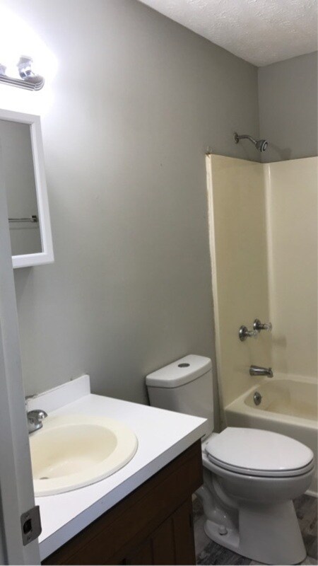 Building Photo - 81 Ann Dr