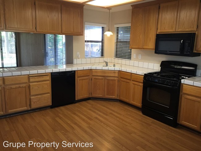 Foto del edificio - 832 Lake Canyon Ave