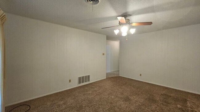 Foto del edificio - Beuatiful Lawndale Home - 3br 2ba