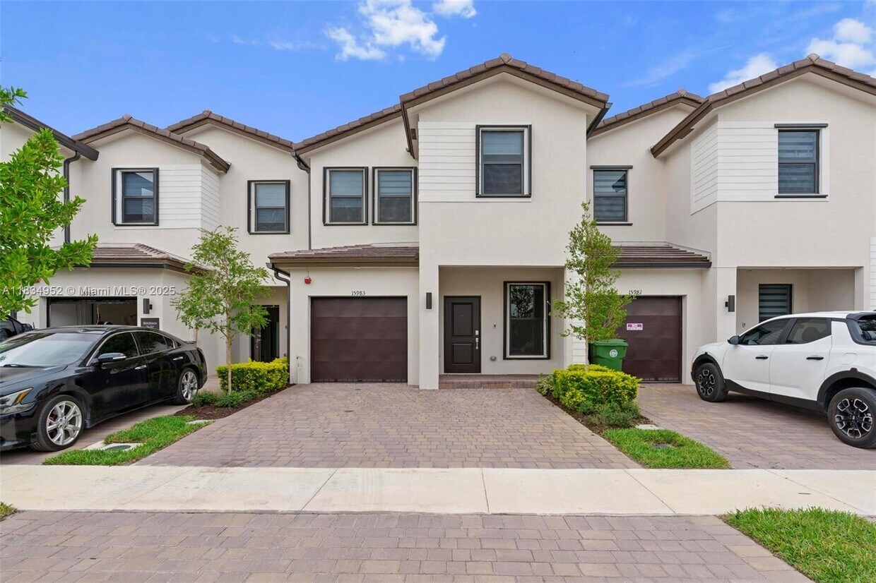 Foto principal - 15983 SW 2nd Pl