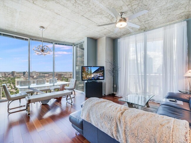 Building Photo - 360 Nueces St