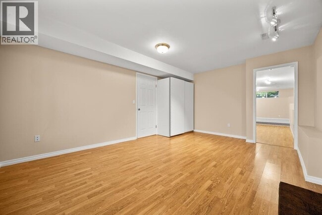 Building Photo - 2637 Panorama Dr