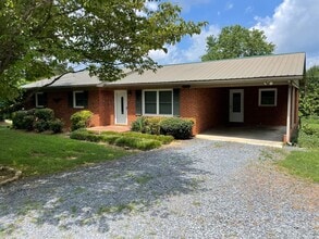 Building Photo - 4962 Old Lexington Rd