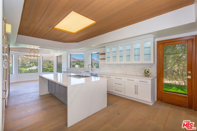 Building Photo - 5109 Lakeview Canyon Rd