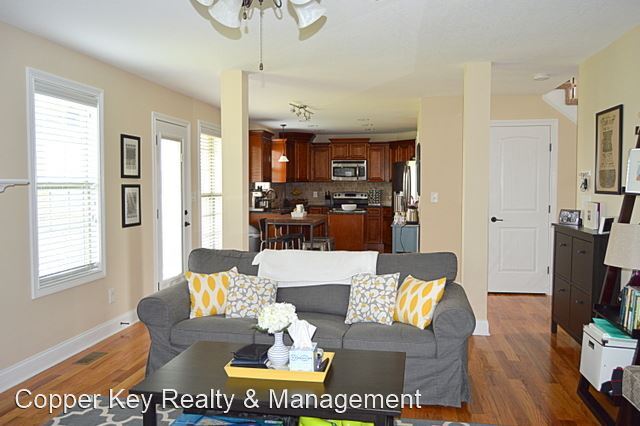 Building Photo - 3 br, 2.5 bath House - 808 Carousel Court
