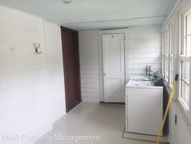 Foto del edificio - 3095 Coopers Cove Rd