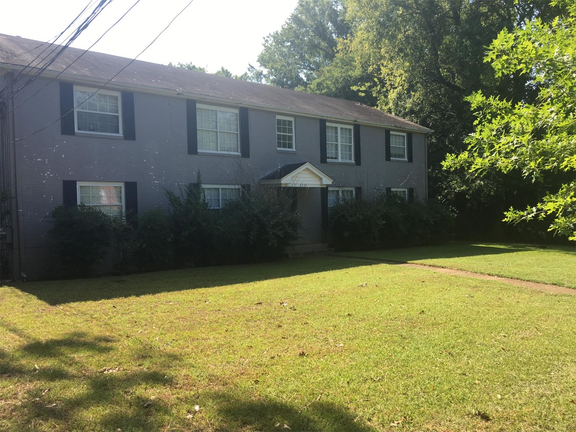 Primary Photo - 2439 College St
