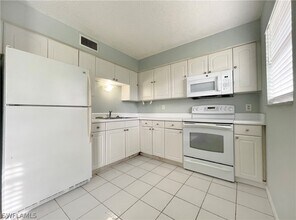 Building Photo - 3325 Arpt Rd S