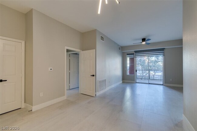 Foto del edificio - 63 E Agate Ave