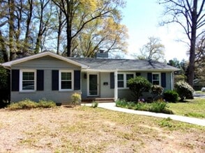 Building Photo - 304 Oak Dr