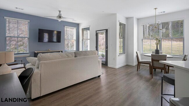 Building Photo - 2800 Milan Ct