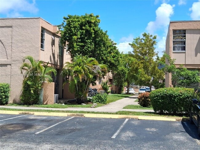 Building Photo - 6103 SW 69th St