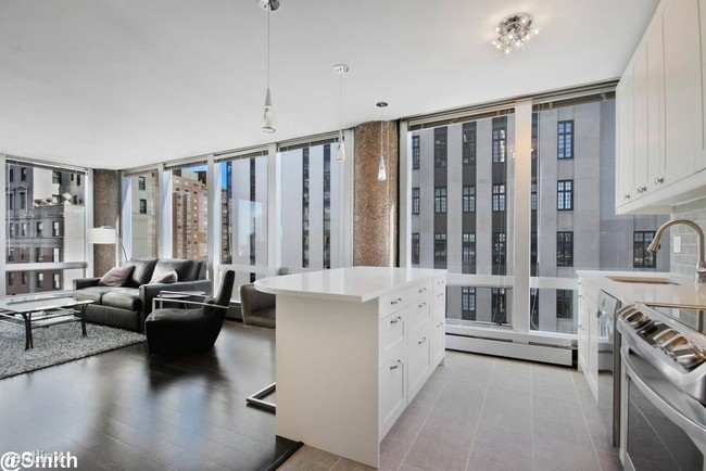 Building Photo - 2 br, 2 bath Condo - 1301 N Dearborn St
