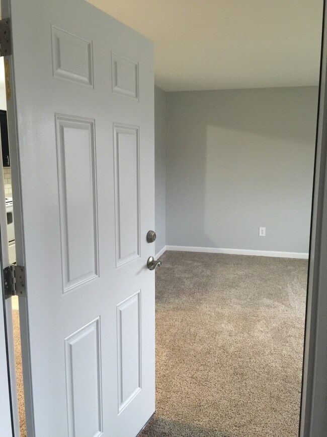 Empresa - 4915 Briarwood Ave