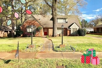 Building Photo - 2913 Sumter Ave