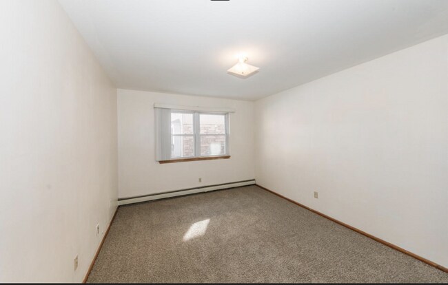 Building Photo - 5700 W Wahner Ave