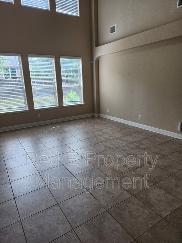 Building Photo - 1806 Ayleth Ave