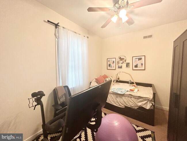 Building Photo - Fairmount 2 Bedroom