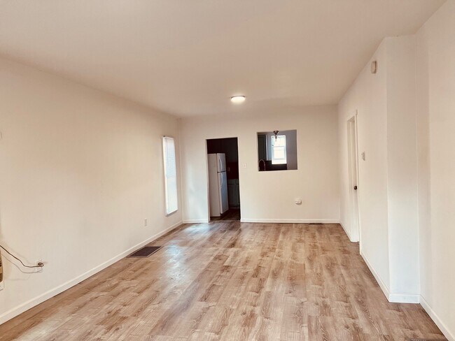 Foto del edificio - 1123 W 16th St