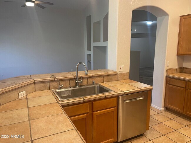 Foto del edificio - 244 W Goldfinch Way