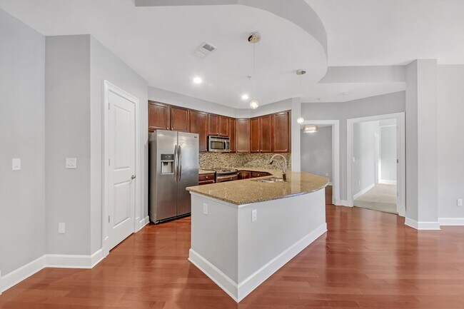 Building Photo - Luxury Treetop Penthouse