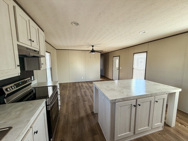 Building Photo - 133 Ponderosa Way