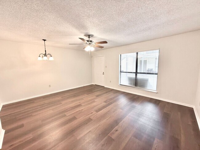 Foto del edificio - 5212 Butter Creek Ln