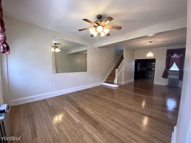 Building Photo - 3 br, 1 bath Townhome - 2952 N 6th St