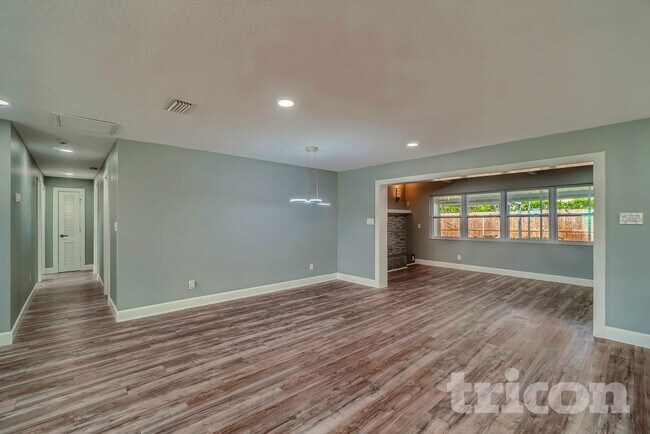 Foto del edificio - 1498 Hunt Ln